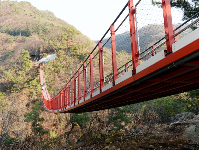 감악산 출렁다리 측면