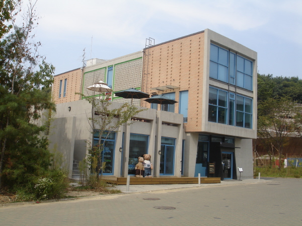 매거진 하우스 전경