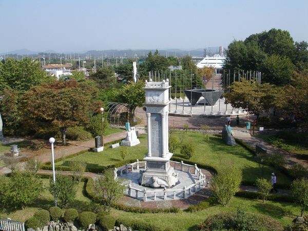 민족정기 현창탑