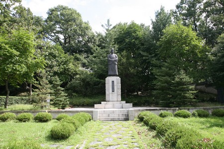 방촌황희선생동상