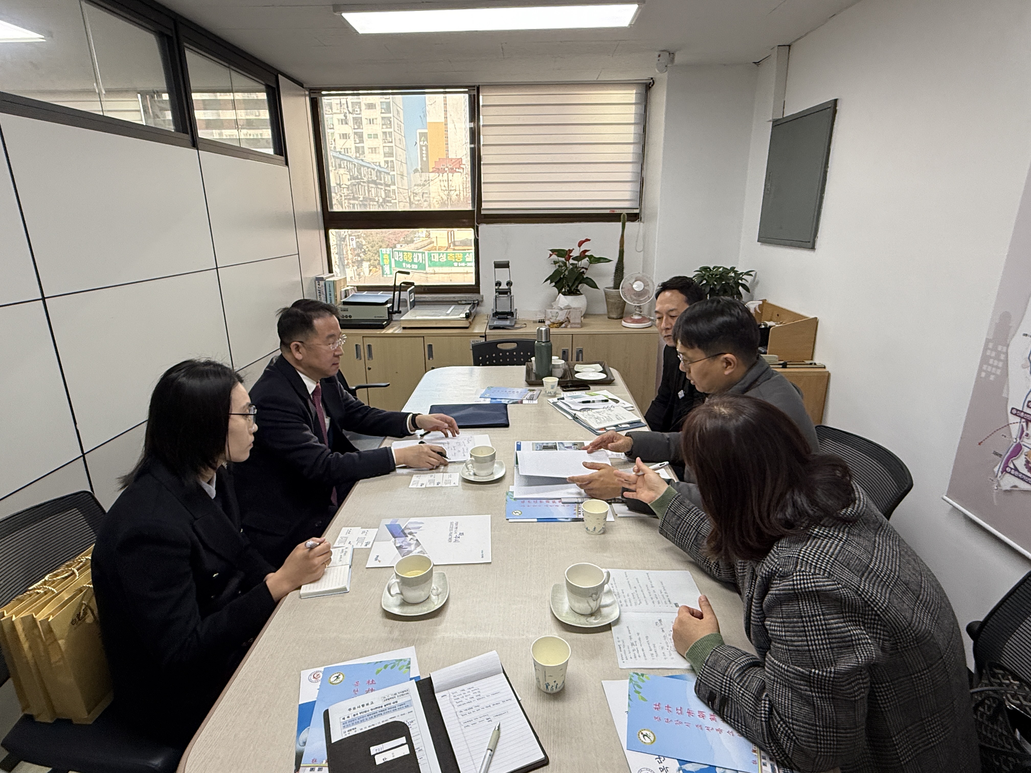 무단장시 외사판공실 실무진 내방