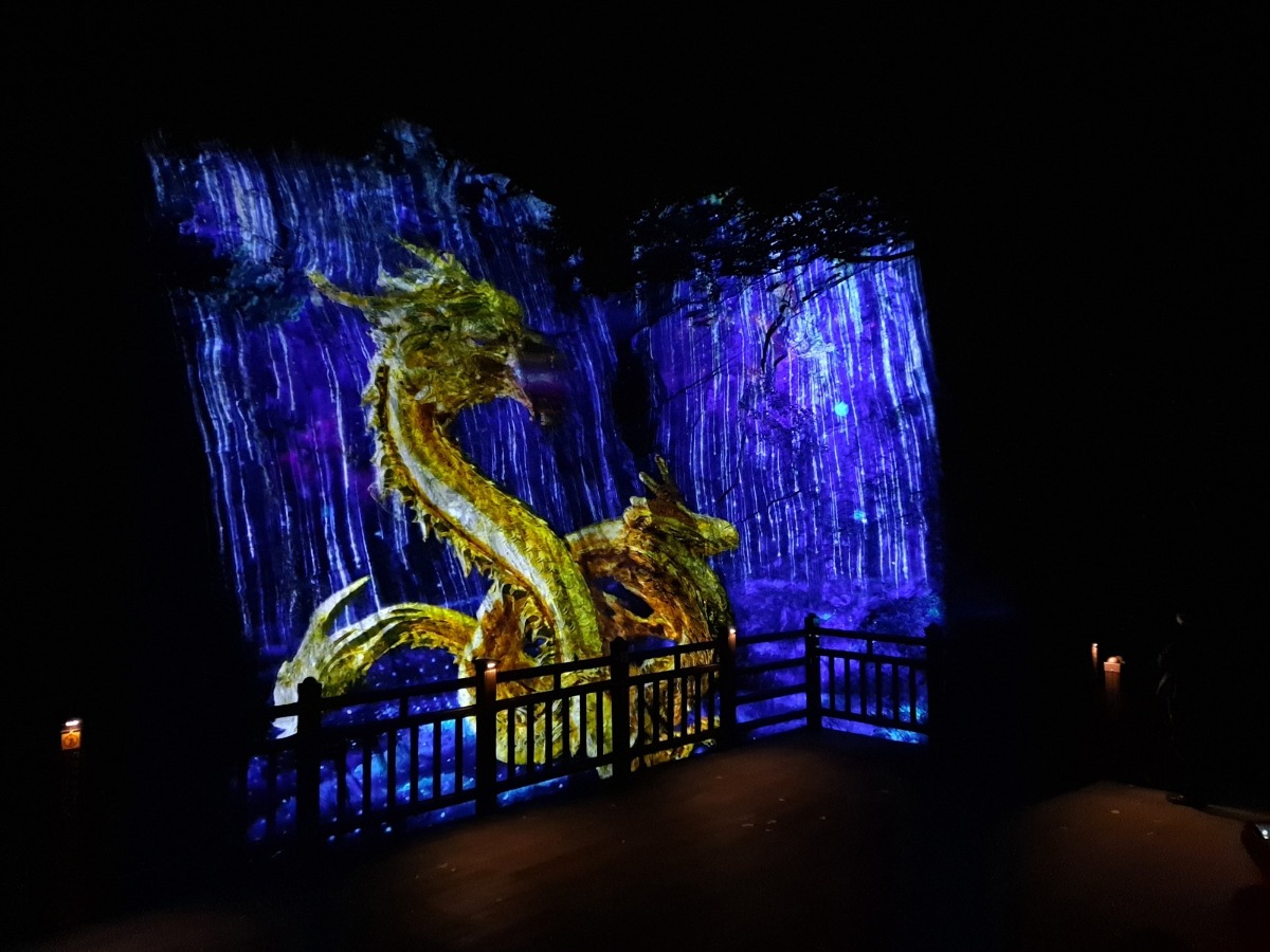  운계폭포 자연 암벽에 나타난 전설의 비룡