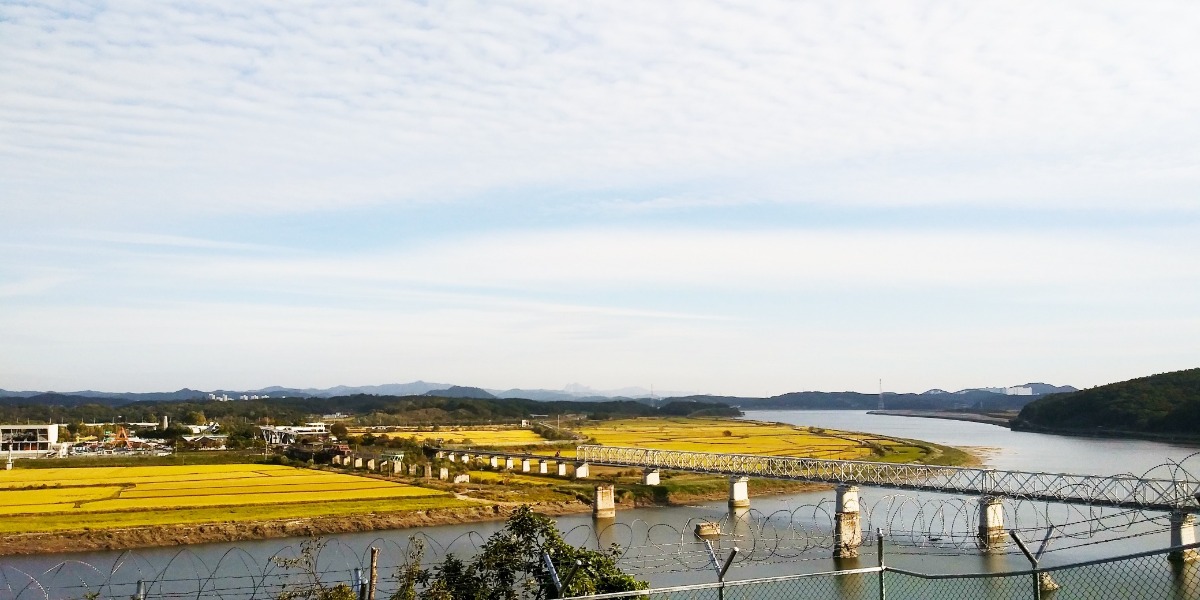 곤돌라 안에서 바라보는 임진강 풍경