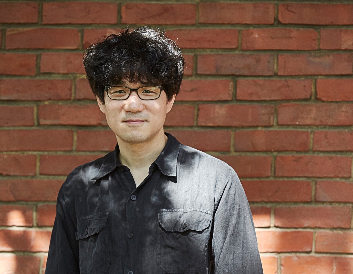 <스낵 정보의 시대, 우리가 책을 써야 하는 이유>라는 강연하는 장강명 작가