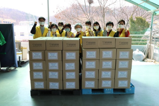 파주시은빛사랑채에서 관내 독거어르신들께 긴급구호물품 키트를 전달했다