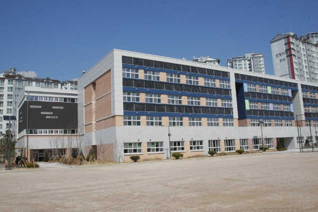 운정중학교 전경