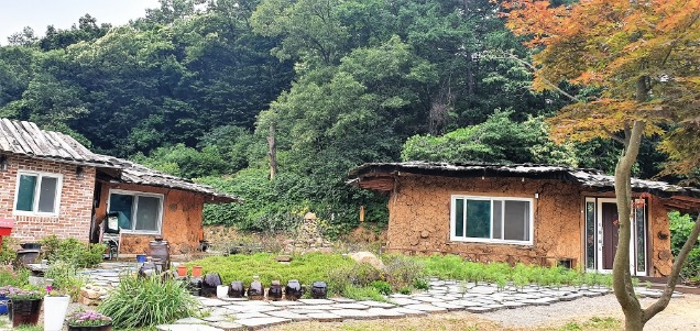 흙집 전경 사진들