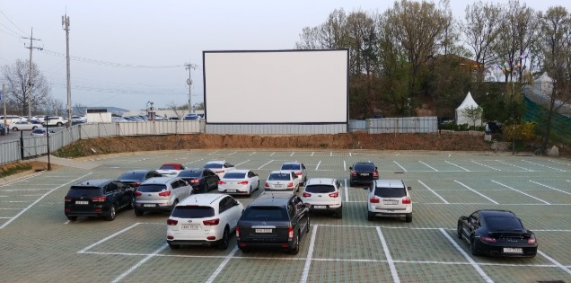 퍼스트가든 자동차극장