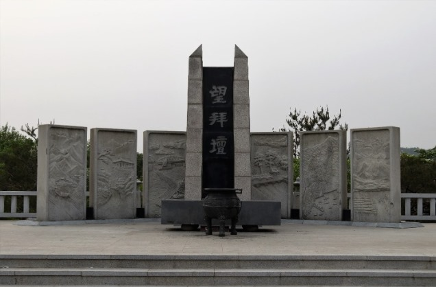 망배단 근경