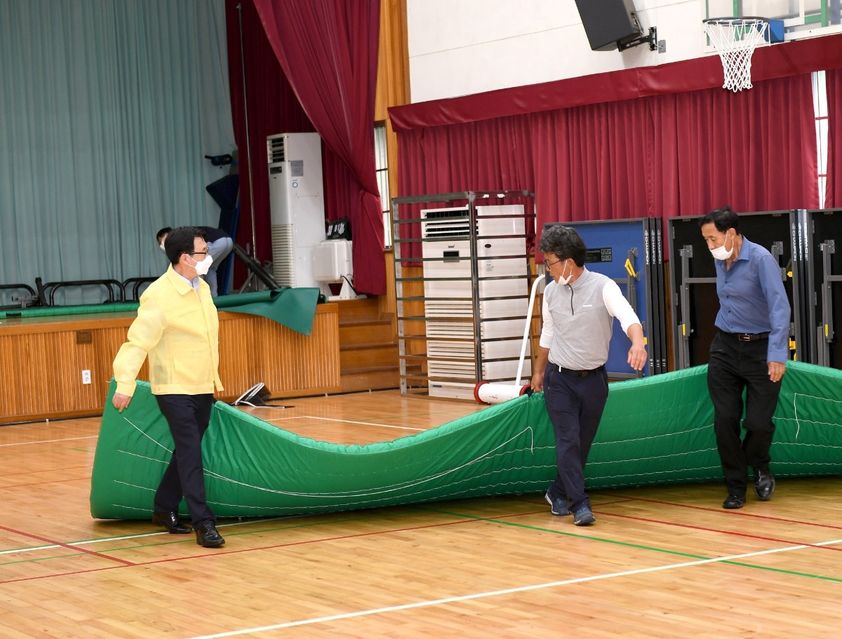 홍수경보가 발령되며 인근 지역에 거주하는 주민들을 대피