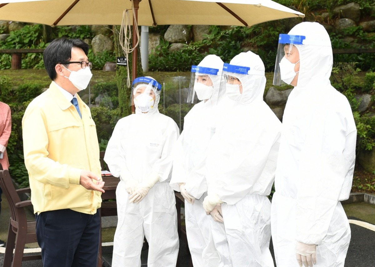 코로나19 관련 시설을 점검 