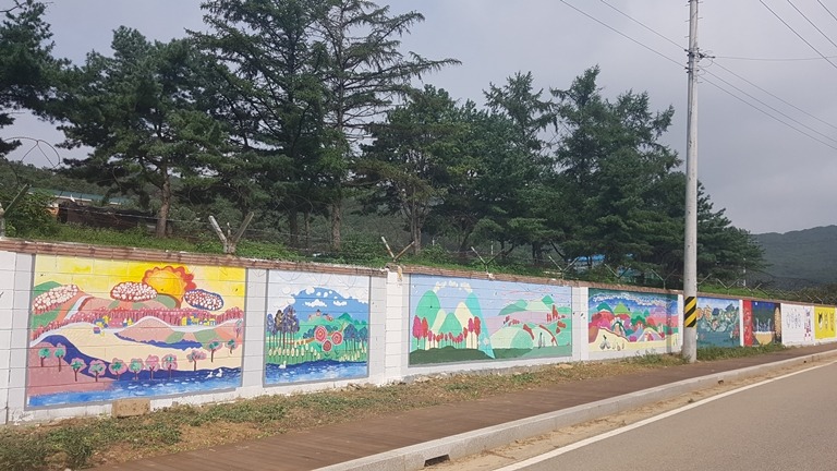 월롱면 용상골 사랑방 공동체 벽화 전경