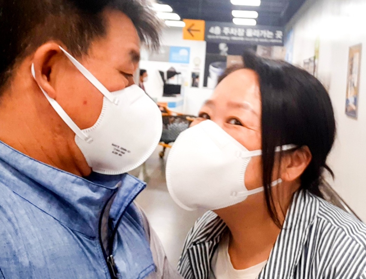 새부리 모양을 닮은 마스크