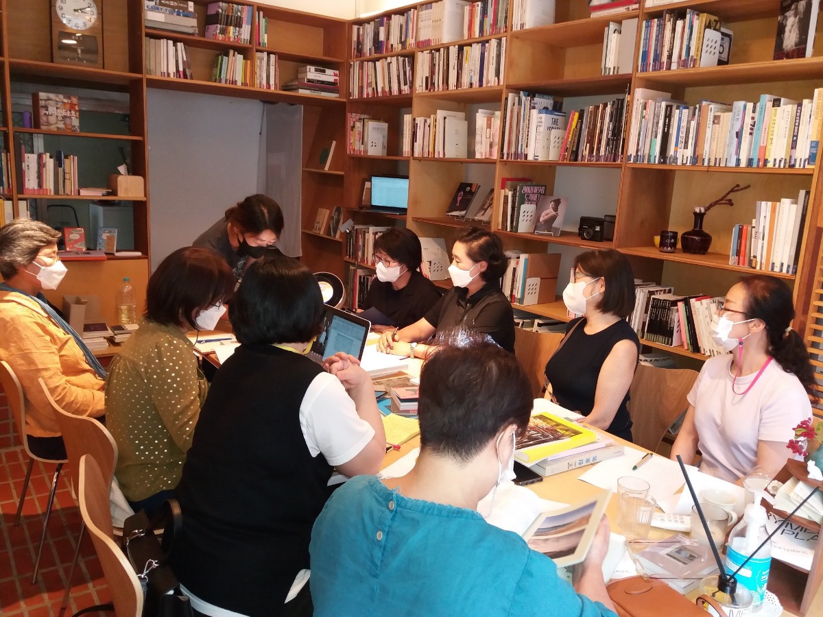 출판 및 전시 관련 교육 모습