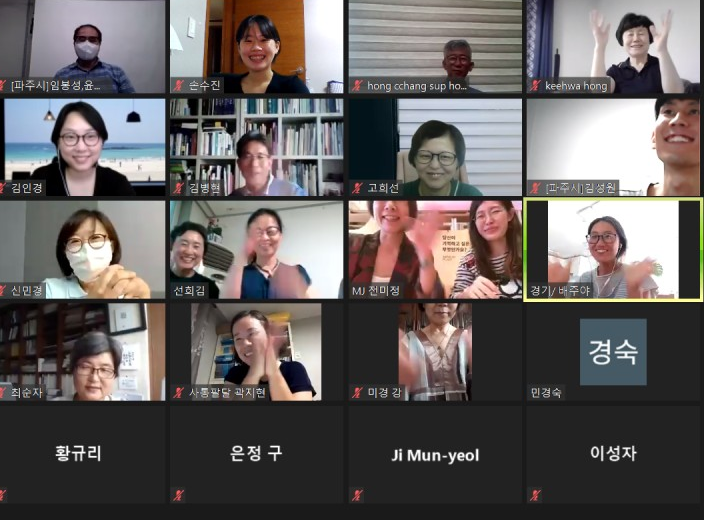 기록활동을 공유하고 피드백하는 모습