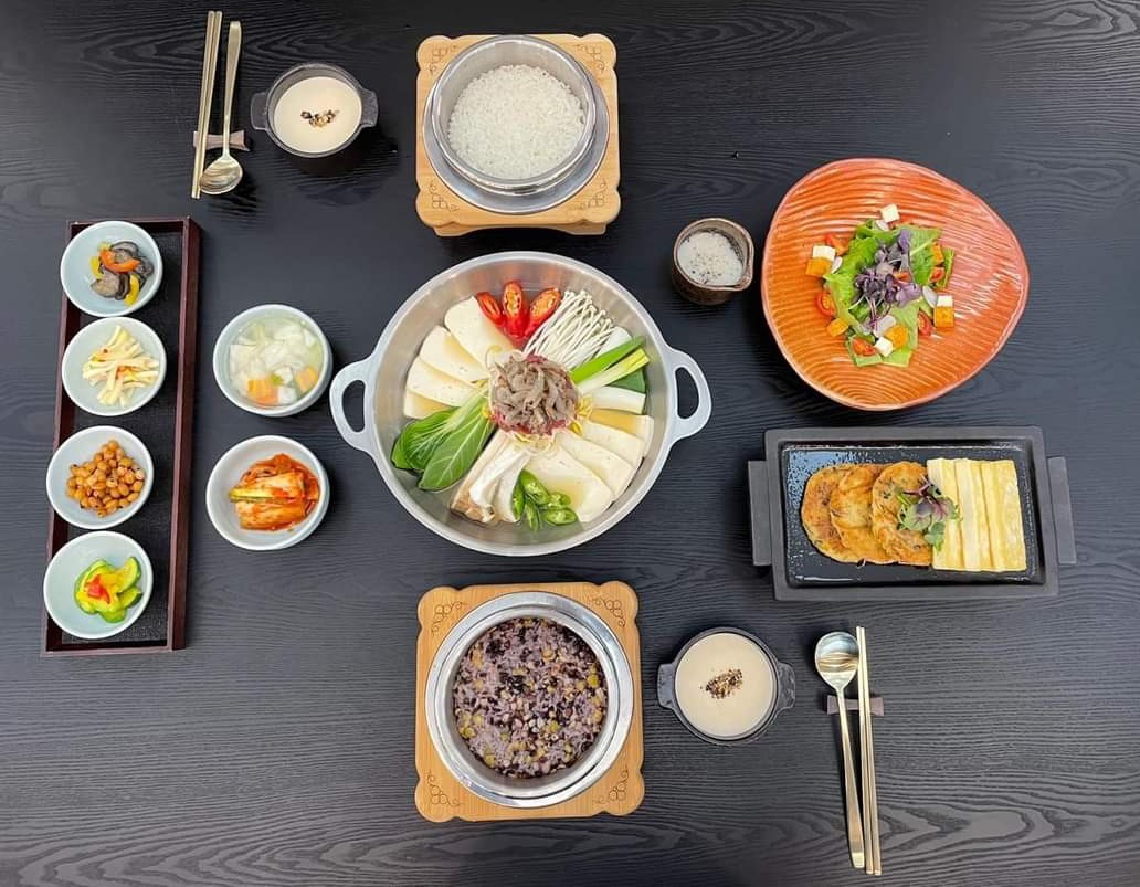 한상차림으로 구성된 장단일미 메뉴