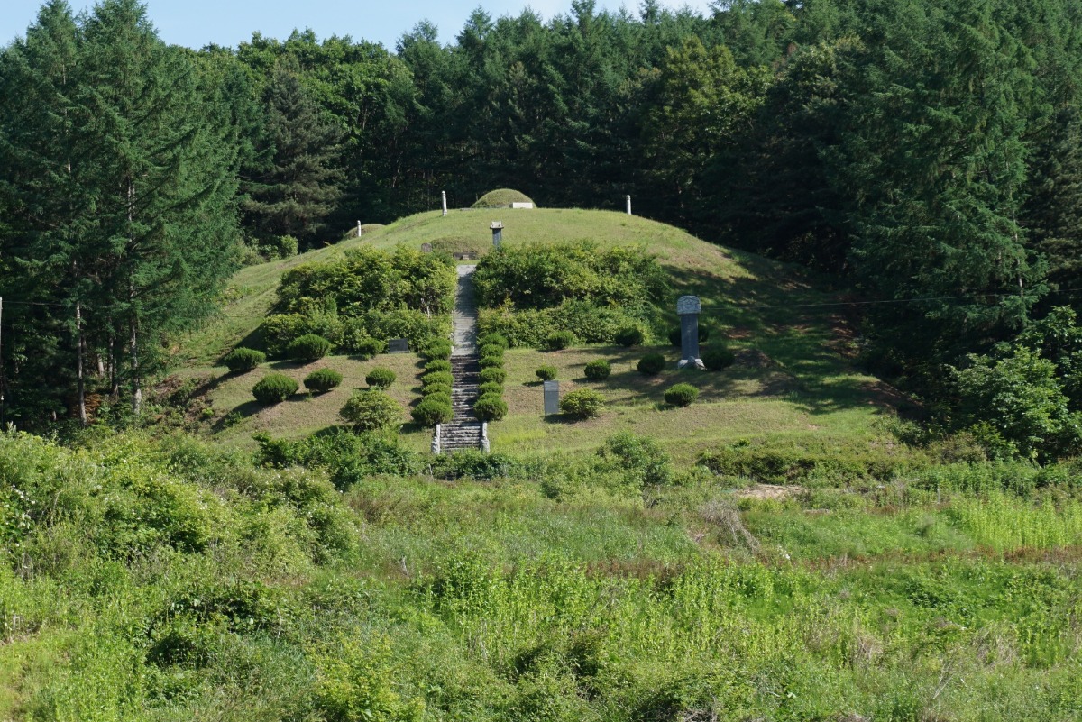월계단에 잠들어 있는 충신 황보인의 묘
