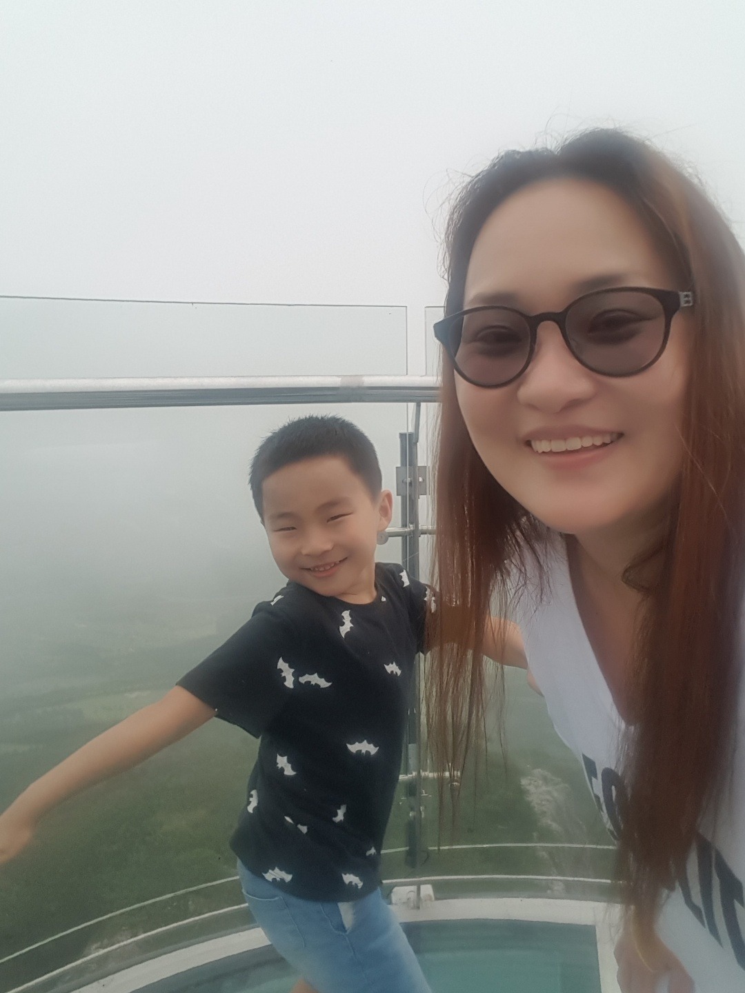 행복한 시간을 보내는 엄마와 아들