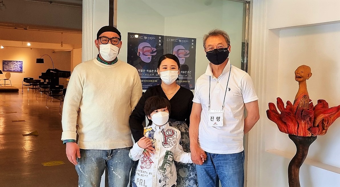 방선후 가족과 손대업 대표와 함께