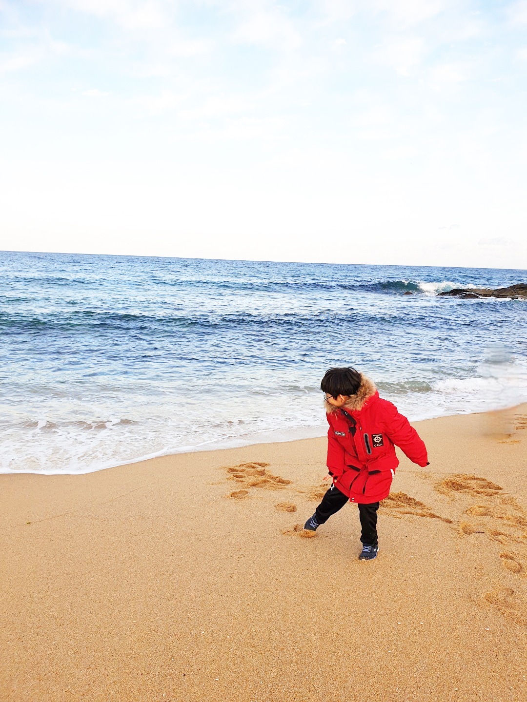 바닷가에서 파도랑 놀기