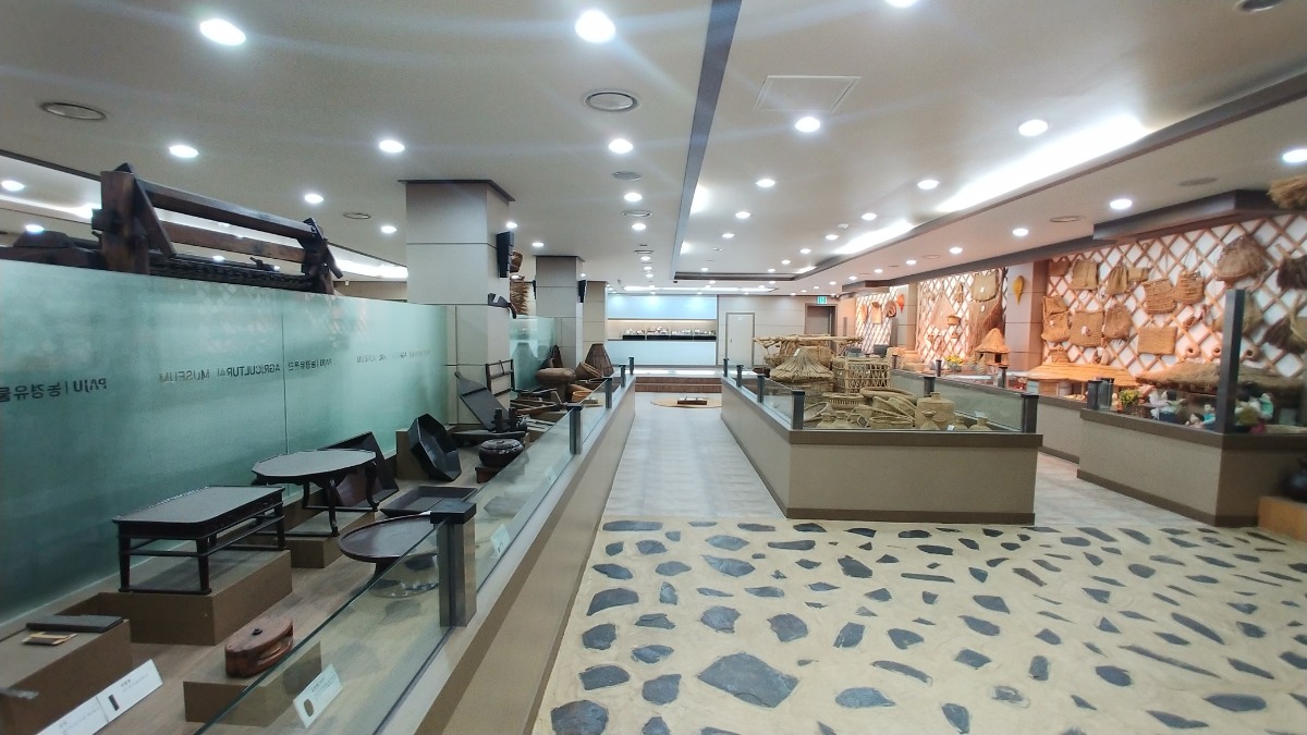 깔끔한 독립전시실