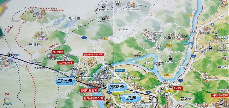 해마루촌과 판문점. 왼쪽 상단부에 판문점, 중앙부에 해마루촌과 초평도가 보인다.