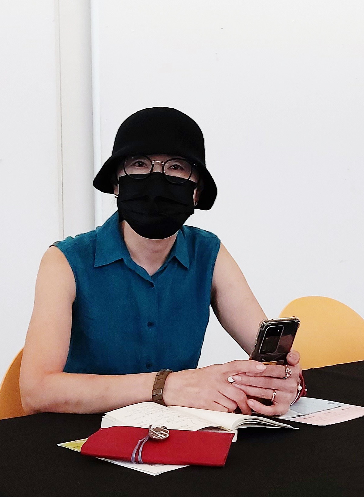 동영상을 열심히 편집하고 있던 정명숙