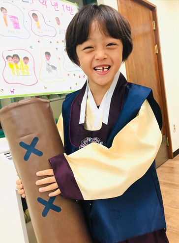 추석 윷놀이 하는 시우