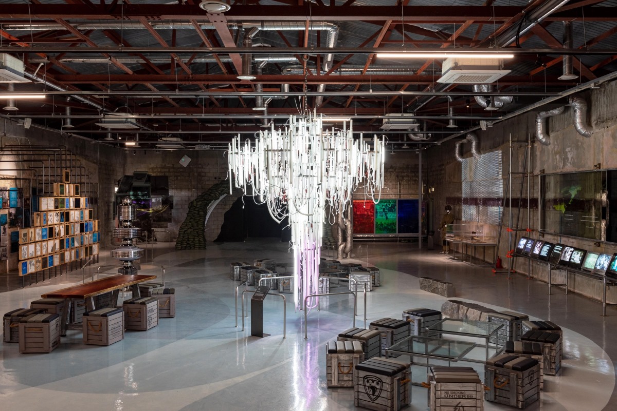 기존 볼링장을 리모델링한 전시장